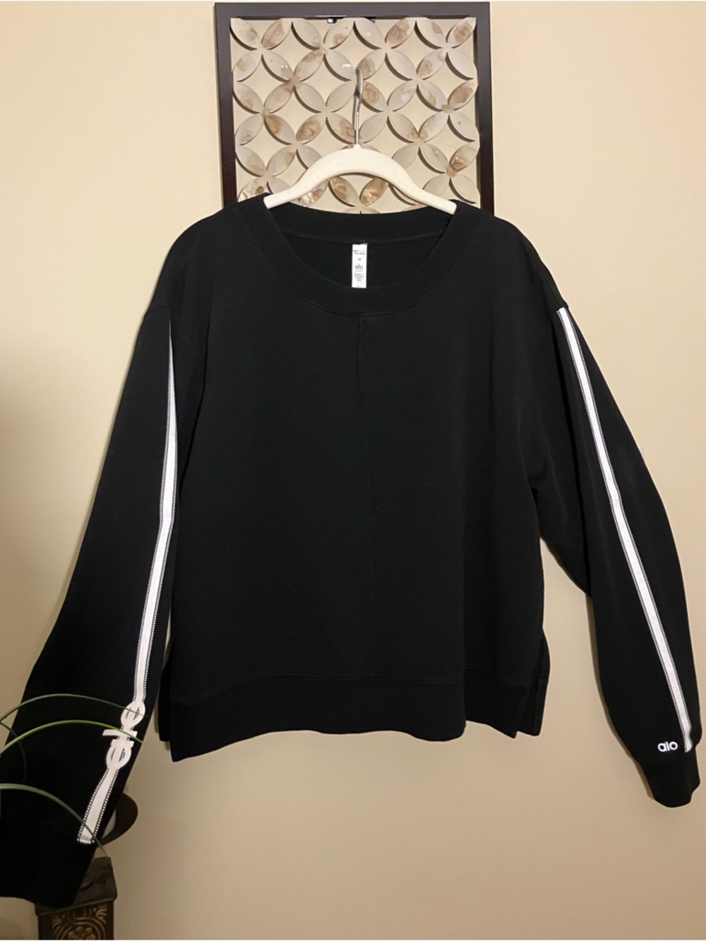 ALO Yoga Black Crewneck Sweatshirt with Side Slits